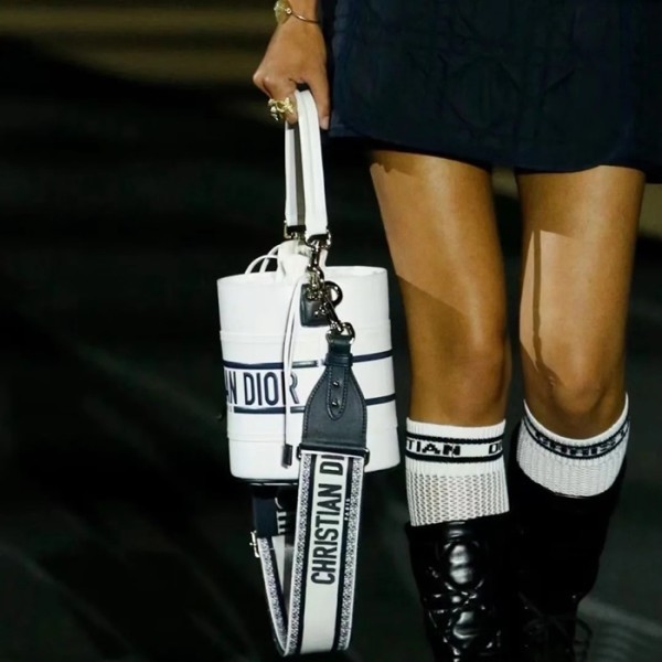 ❤디올 여성 이니셜 화이트 토트백 - Womens White Tote Bag - dio02107x