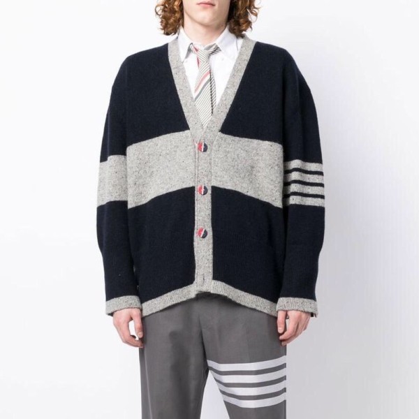 ❤톰브라운 남성 브이넥 그레이 가디건 - Thom Browne Unisex Gray Cardigan - th01x
