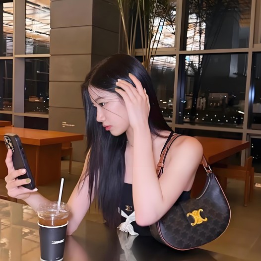 ★셀린느 르세라핌 카즈하 김나영 여성 미디엄 트리옹프 캔버스 아바 백 - Celine Womens Brown Shoulder Bag - ce165x