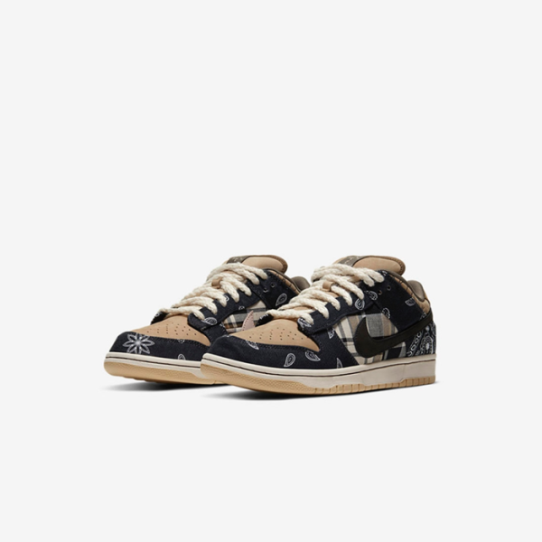 ❤트래비스 스캇 x 나이키SB 덩크로우 CT5053-001【매장】- 리셀가 150만원대 - Travis Scott x Nike SB Dunk Low - nis1576x