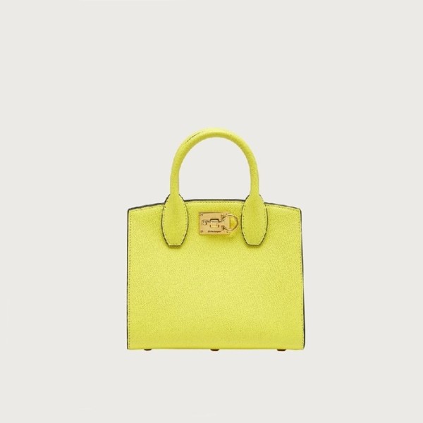 ❤페라가모 여성 간치니 버클 해머드 카프스킨 스튜디오 박스백 - Ferragamo Womens Gancini Buckle Hammered Calfskin Studio Box Bag - feb5488x