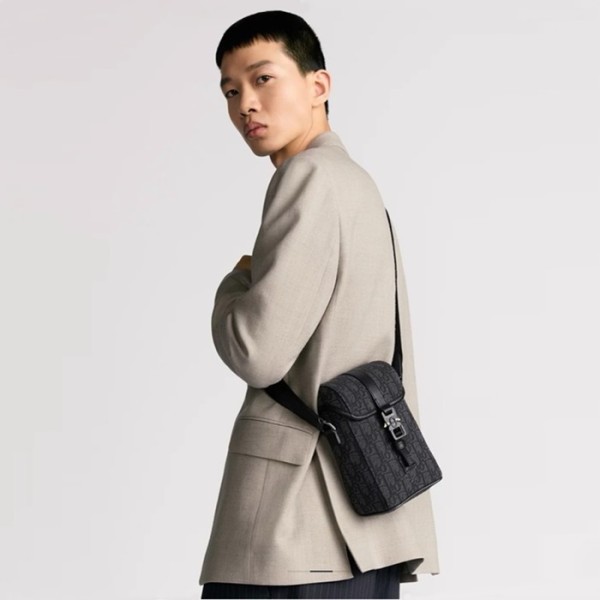 ❤매장판 디올 남성 힛 더 로드 미니 플랩 버티컬 스트랩백 - Dior Mens Hit the Road Mini Flap Vertical Strap Bag - dib5550x