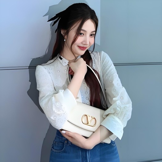 발렌티노 조이 가라바니 베인 유광 카프스킨 탑 핸들 백 버터 Valentino Womens