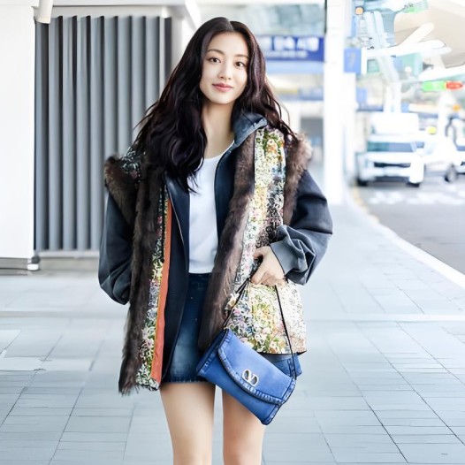 발렌티노 트와이스 지효 가라바니 드베인 스몰 데님 숄더백 블랙 Valentino Womens