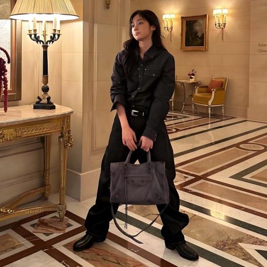 발렌시아가 노윤서 여성 르 시티 백 미디엄 스웨이드 스톰 그레이  Balenciaga Womens Le City Bag Medium