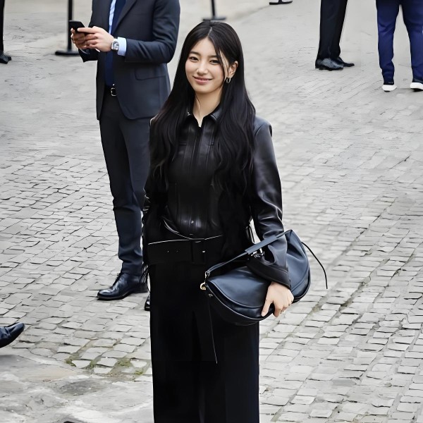 ★셀린느 수지 하프문 소프트 트리옹프 백 라지 서플 샤이니 램스킨 Celine Womens Supple Shiny
