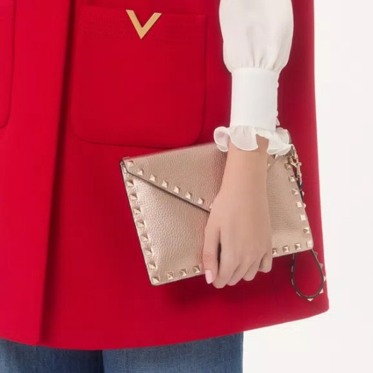 발렌티노 락스터드 라미네이트 그레이니 카프스킨 클러치 백 로즈카넬 Valentino Womens Rockstud Bag