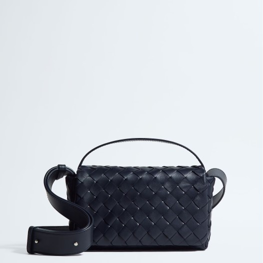 보테가베네타 남성 미니 숄더 인트레치아토 플랩 백 미드나잇 Bottega Veneta Bag